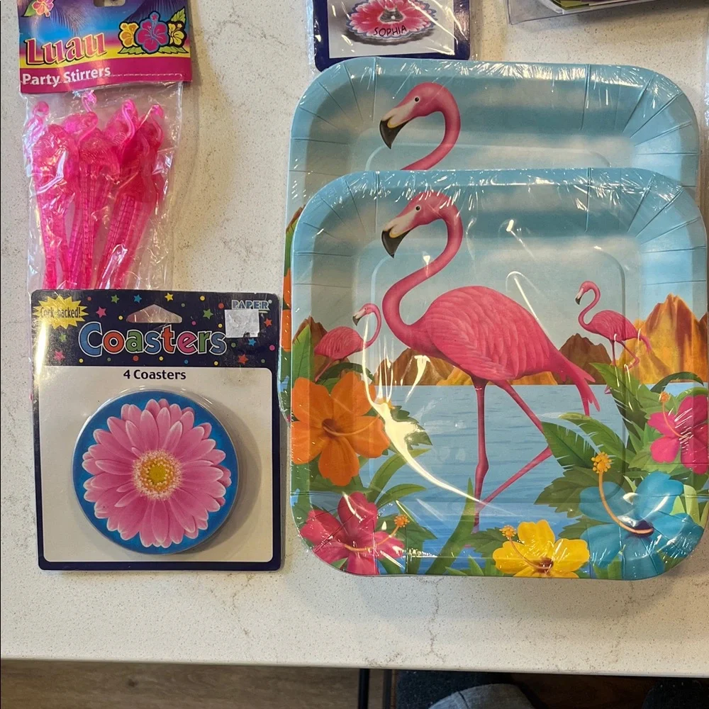 Amscan Flamingo and Floral Party Decoration Set - Picture 3 of 6